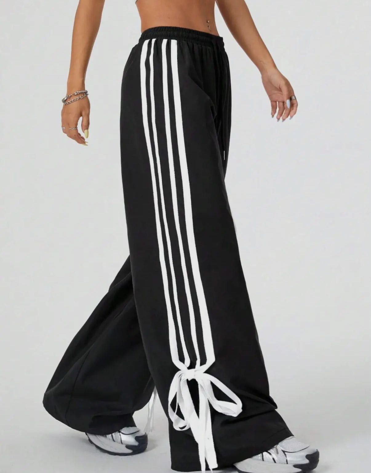 Slim High-Waisted Wide-legged Trousers