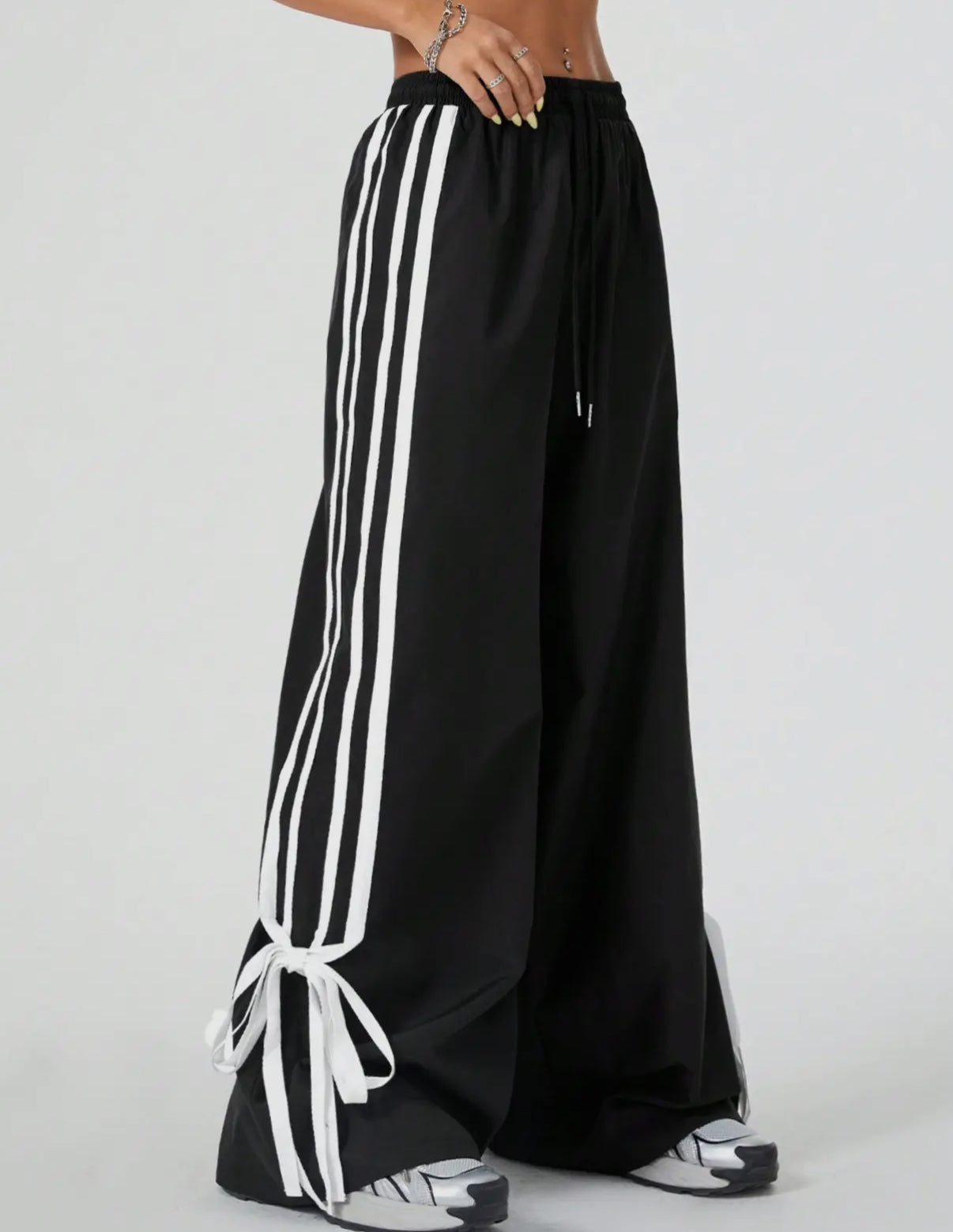 Slim High-Waisted Wide-legged Trousers