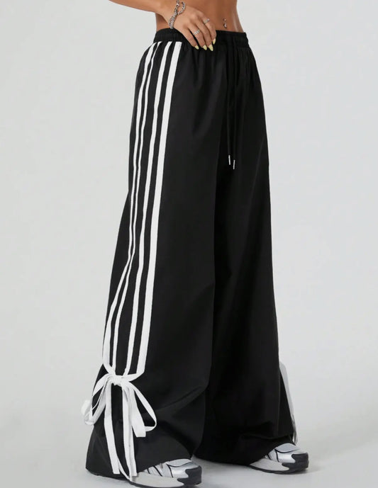 Slim High-Waisted Wide-legged Trousers